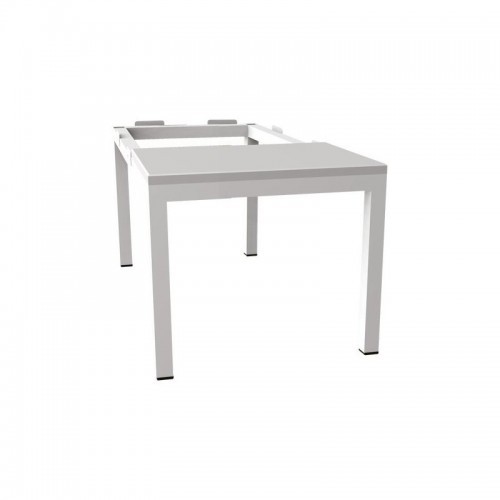 Lihtne pink riidekapi all