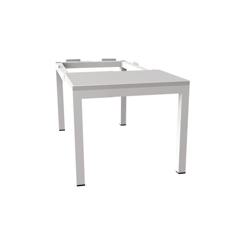 Lihtne pink riidekapi all