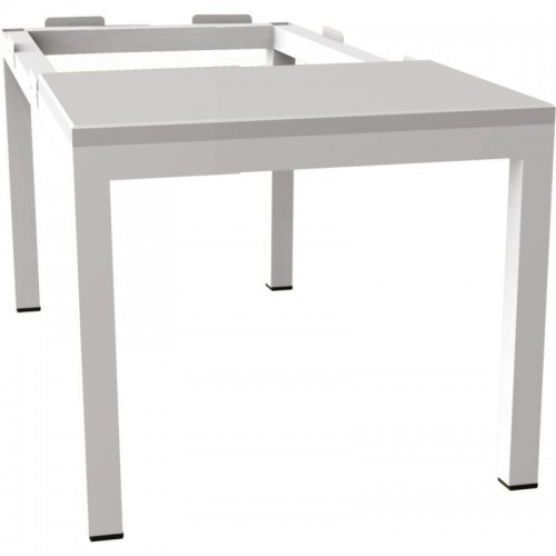 Lihtne pink riidekapi all