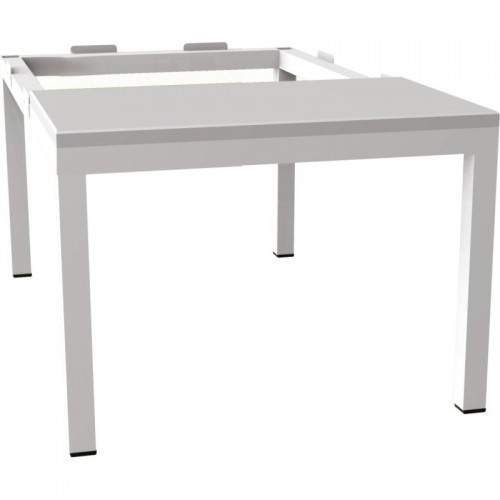 Lihtne pink riidekapi all