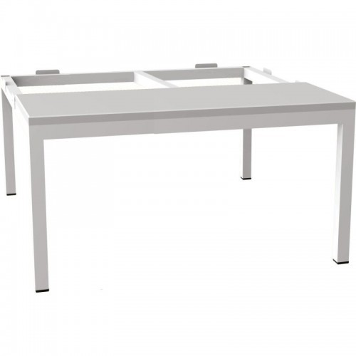 Lihtne pink riidekapi all