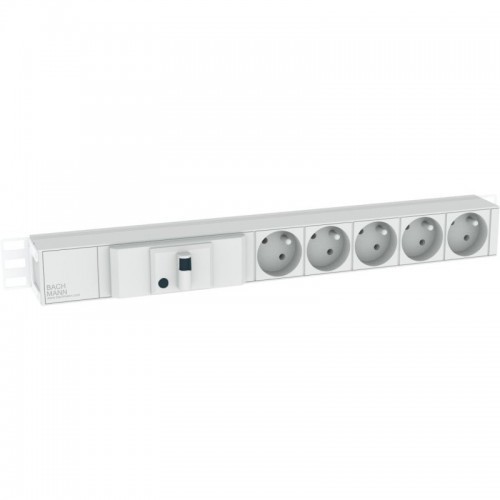 Kaitsega pistikupesa